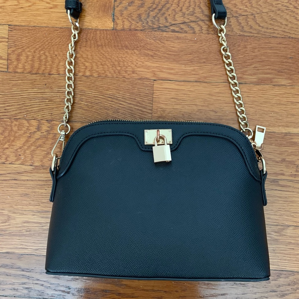 Women black purse crossbody